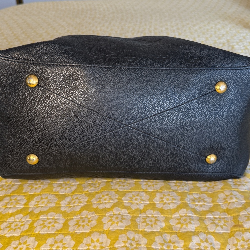Louis Vuitton Empreinte Maida Hobo in Black - Picture 3 of 16